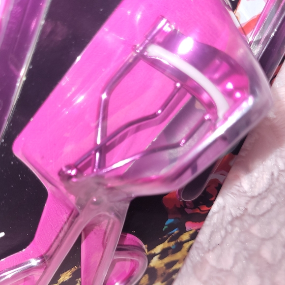 Betsey Johnson Lash & Brow Set - Picture 7 of 8